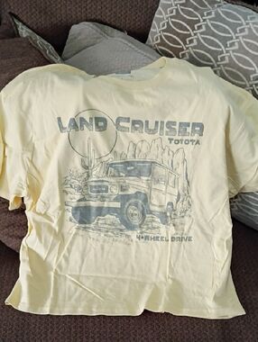 Land Cruiser Graphic Tee - Yellow